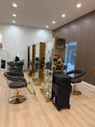 Luxury Hair, Makeup, and Nail Stations for Rent in Encino, CA on Ventura Blvd
