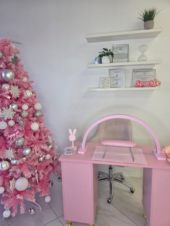 Chair and Nail Stations for Rent in Woodland Hills, Los Angeles