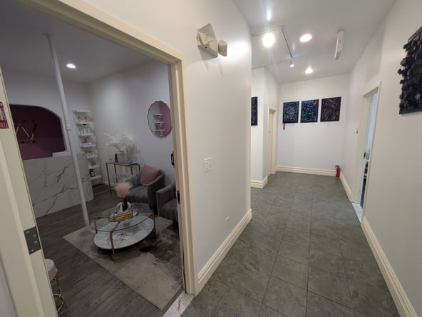 New Rochelle: Private Sun-Drenched Suite for Premium Salon/Spa