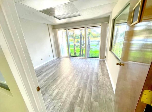 Lakefront Luxury Salon Suites | All-Inclusive & 24/7 Access – NE Columbia