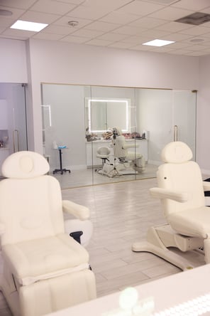 Luxury Salon Chairs & Private Room for Rent – Sherman Oaks