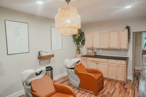 Upscale Burbank Salon Seeking Stylists!