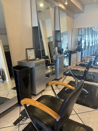 Hair Stations for Rent in a Beloved Tarzana Salon!