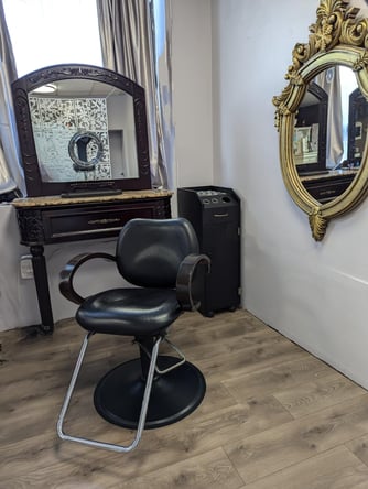 Beauty Salon Room and booth for rent