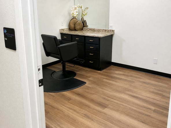 Private Salon Suites in DeSoto, TX | One Week Free Move-In Special