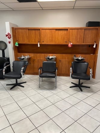 $175 weekly Booths for Rent in Eastpointe, MI- Beauty, Barber, Nail Tech, Eyebrows, Lashes