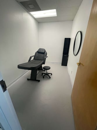 TYMS (Salon) SUITES rooms available