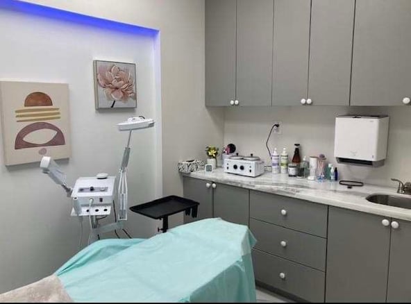 Salon Booths and Suite Rental