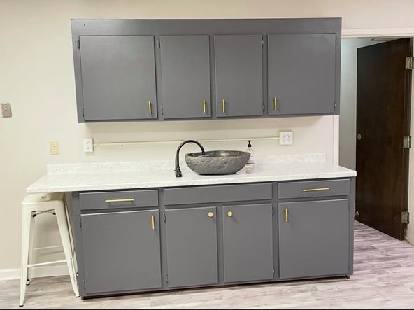Lakefront Luxury Salon Suites | All-Inclusive & 24/7 Access – NE Columbia