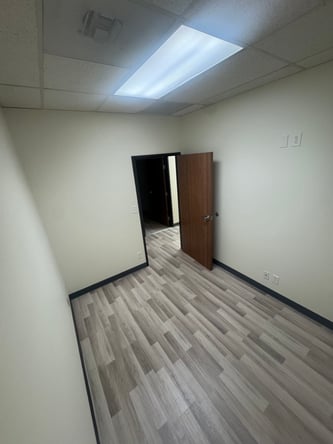 PRIVATE SALON SUITE
