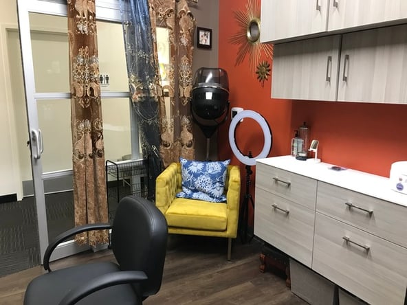 Sola Salon Studios in Menomonee Falls, WI – Salon Suite for Rent