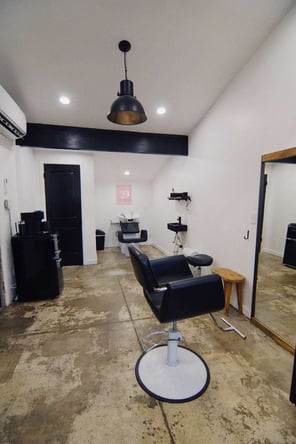 “Your Dream Hair Studio: Rent Today!”