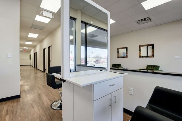 30% OFF Micro Retail, NailBar, Tan, Massage, Salon/Spa Suites