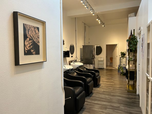 Bombshell Collective Salon Space for Artists / Downtown Vancouver, WA