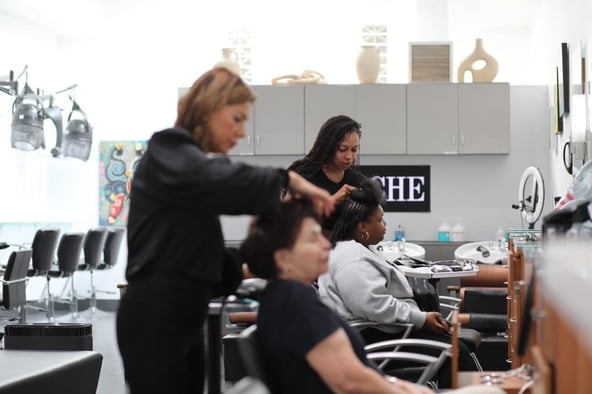 Salon Chair Rentals – Try It Free for 2 Weeks! High-End Clients & Premium Perks
