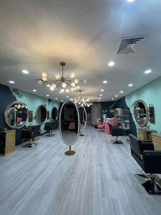 Salon near the strip needs renters stylist/nailtechs