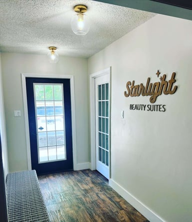 Beautifully renovated in 2023 with wood tone floors and gold light fixtures✨