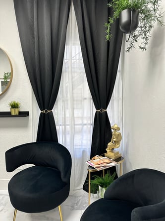 PRIVATE SALON SUITE ROOM