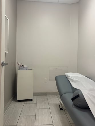Rent a Room in a Busy Salon in Del Mar, CA 92130!