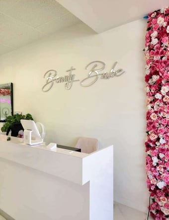 Salon station for rent in Woodland hills