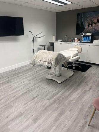Daily & Weekly Rates- Esthetician, tattoo artist massage therapist room rental