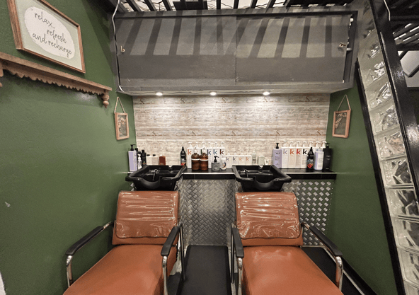 SALON BOOTH/CHAIR, HAIRDRESSER SPACE