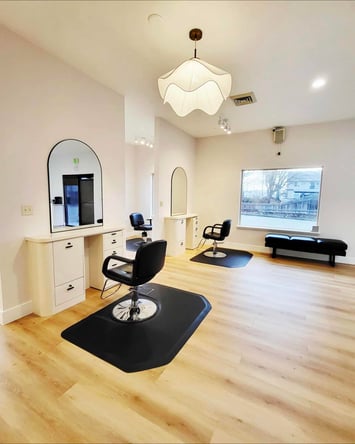 Newly Renovated 6-Chair Salon – Single Operator Lease