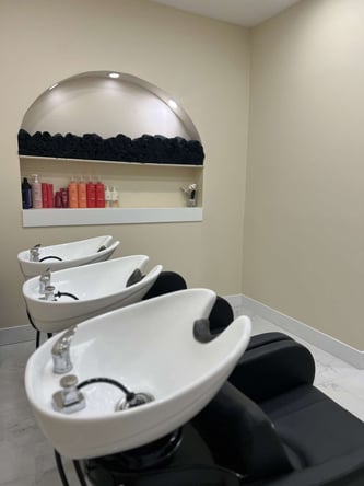 Modern salon In college point!