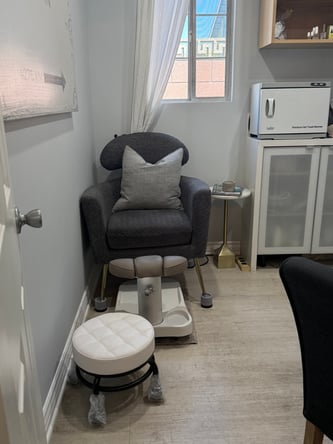 Charming Treatment Room For Rent In Valley Village