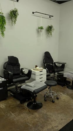 Salon Chairs and Private Suites for Rent in Trinity, FL