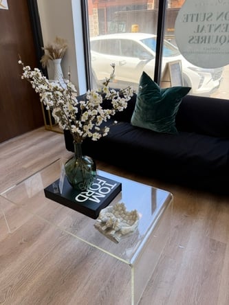 Luxury Salon Suite **LakeView/Lincoln Park**