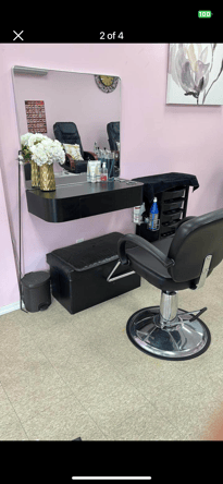 Rooms/ booths for rent