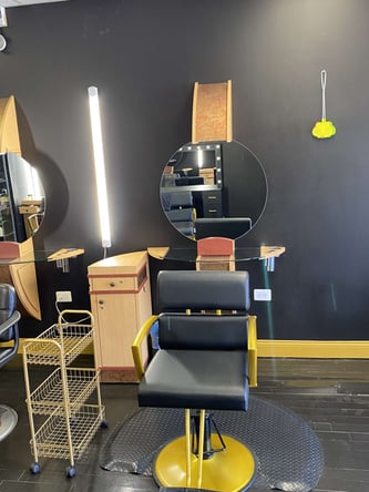 Booths 4 RENT 872-261-2957 “Join Our Styling Team Of Professionals!”