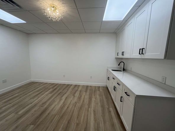 Salon Suites Available at The Dale