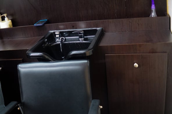 Flatbush Salon Chair Rental – AC, Break Room, Great Foot Traffic (Brooklyn)