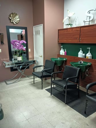 Hair salon station for rent in Redlands
