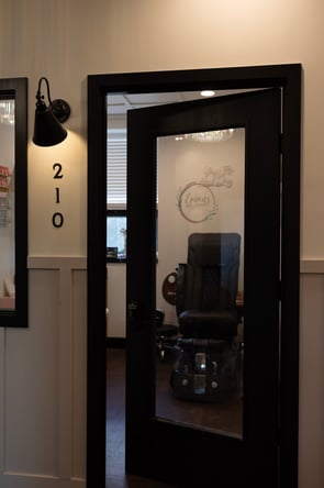 Salon Studio for Rent — High-End Finishes & Flexible Setup — Tour Today!