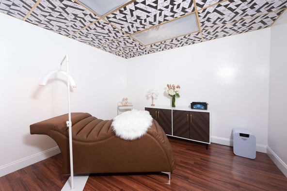Chic Coral Gables Salon: Private Room or Bed Rental: Perfect for Lash and Brow Artists