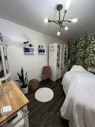 Shared Private Room for Facialist