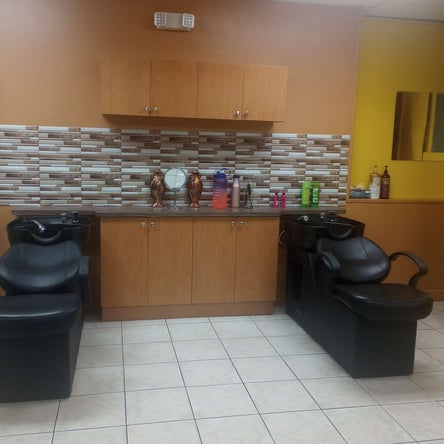 BEAUTY SALON or CHAIRS FOR RENT