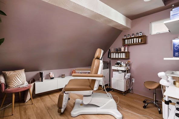 Downtown Indianapolis Boutique Salon – Fountain Square , Indiana! on HGTV ‘Goodbones’ Season 8 Ep 5