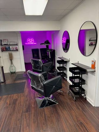 Salon chair or room rental in winter park
