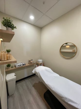 Highlands Ranch – Esthetician Room for Rent, right next to town center!
