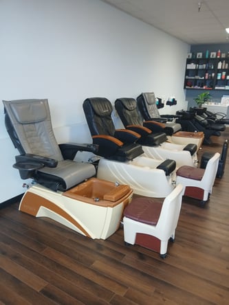 Stylist, Barber & Nail Tech Stations for Rent – Casual Beauty Salon Lakewood Wa.