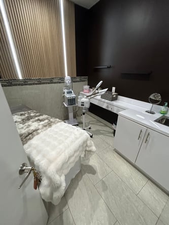 Private, Furnished Spa Room in High-End Fort Lauderdale Nail Salon