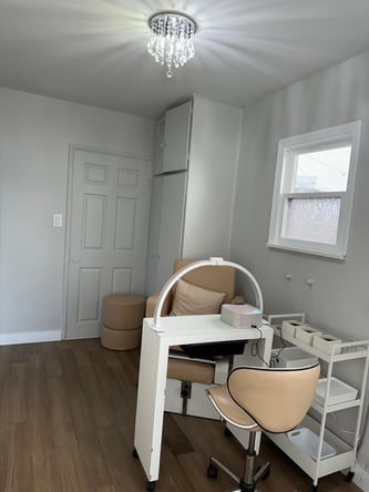 Manicurist space for rent