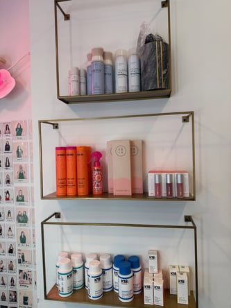 Salon Booth for Rent at Extension Bar LA – Your Dream Workspace Awaits!