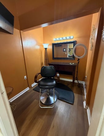Salon Booth for rent