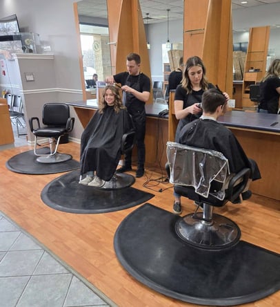 Stylist Chair for Rent in Oswego – $850/month + 1 Month Free!