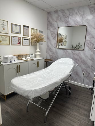 Salon Room OR Station for RENT